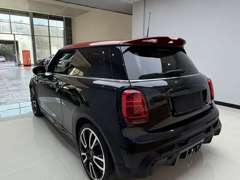 2023 Mini JCW с пробегом 17 000 км