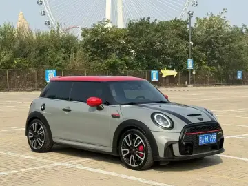 2022 Mini JCW с пробегом 70 000 км