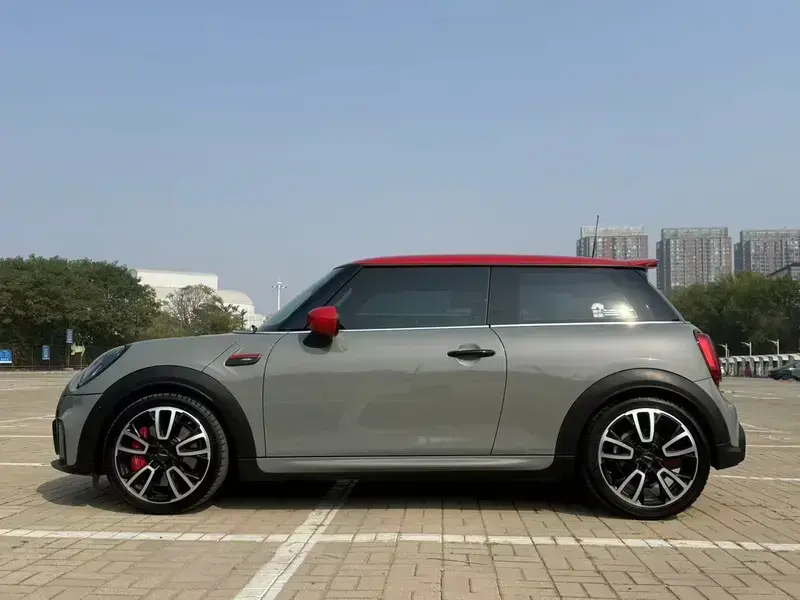 2022 Mini JCW с пробегом 70 000 км