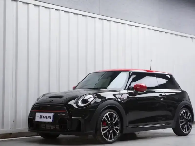 2022 Mini JCW с пробегом 26 000 км