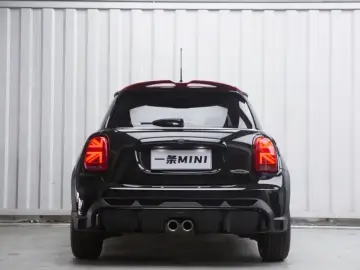 2022 Mini JCW с пробегом 26 000 км