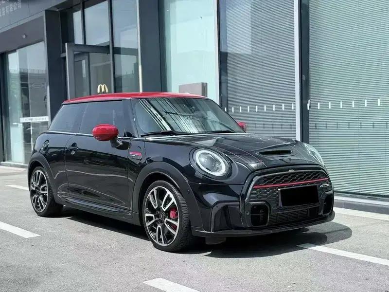 2022 Mini JCW с пробегом 37 000 км