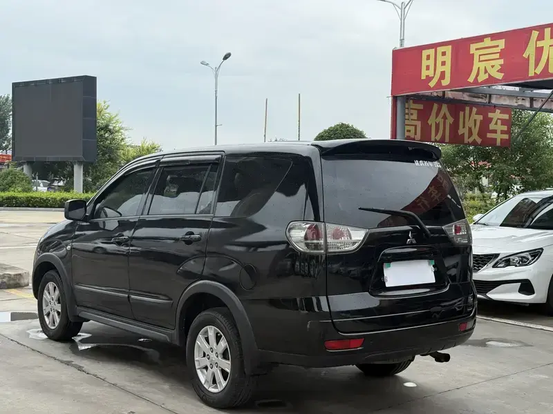 2011 Mitsubishi Zinger с пробегом 140 000 км