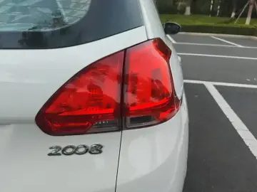 2014 Peugeot e2008 с пробегом 76 000 км