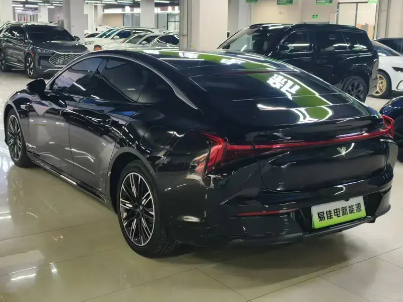 2022 Hozon Nezha S с пробегом 32 000 км