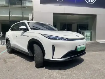 2024 Roewe D5X DMH с пробегом 34 000 км