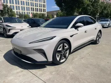 Roewe Rising Auto F7