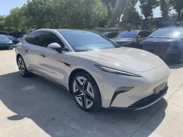 2023 Roewe Rising Auto F7 с пробегом 22 000 км