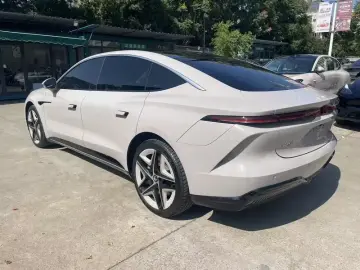 2023 Roewe Rising Auto F7 с пробегом 22 000 км