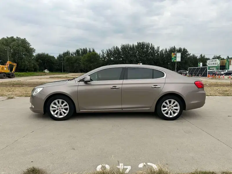 2012 Roewe 950 с пробегом 89 000 км