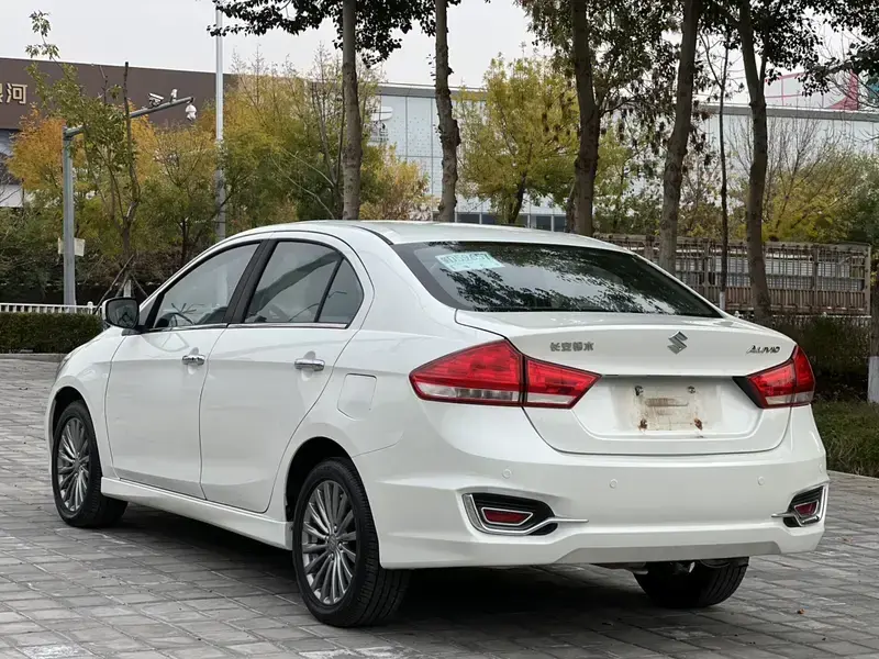2015 Suzuki Alivio с пробегом 60 000 км