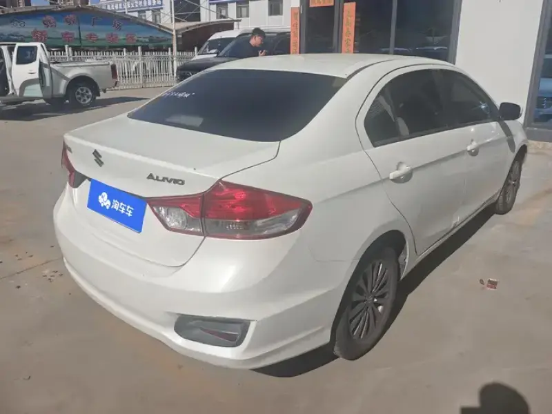 2015 Suzuki Alivio с пробегом 70 000 км