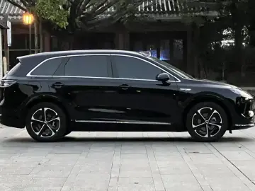 2025 Stelato SUV с пробегом 15 000 км