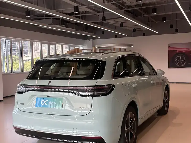 2025 Stelato SUV с пробегом 5 000 км