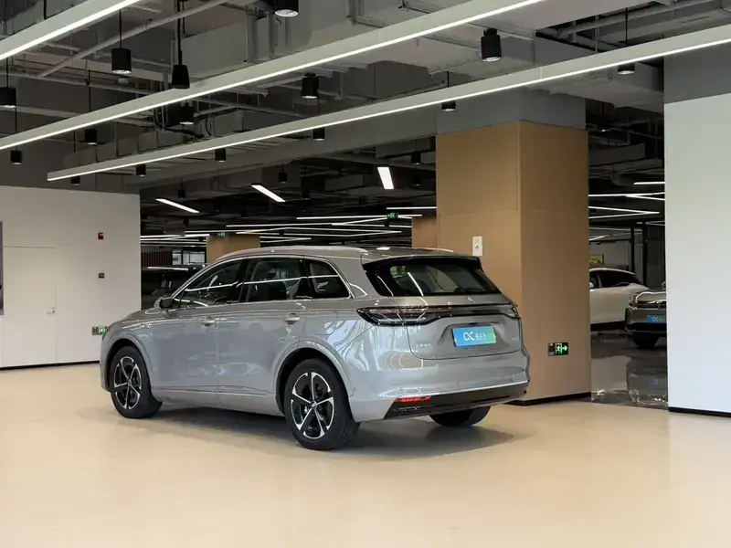 2025 Stelato SUV с пробегом 12 000 км