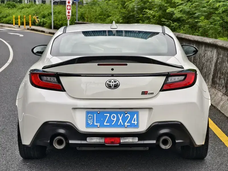 2023 Toyota 86 с пробегом 15 000 км