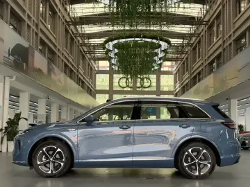 2025 Stelato SUV с пробегом 18 400 км