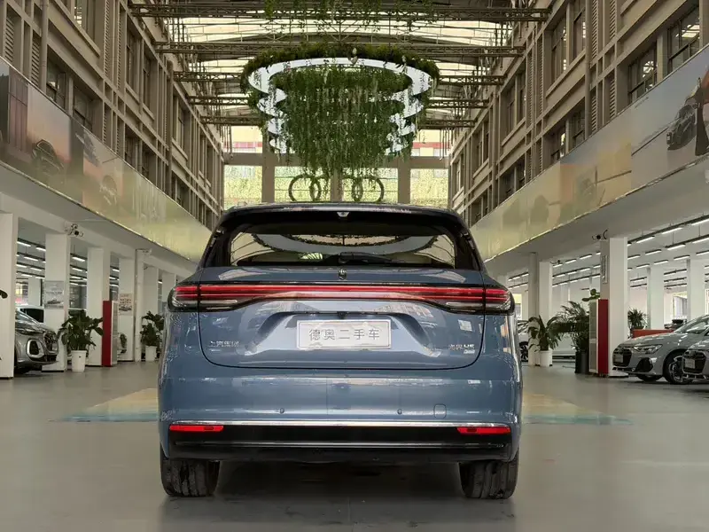 2025 Stelato SUV с пробегом 18 400 км