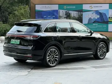 2025 Stelato SUV с пробегом 12 000 км