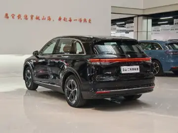 2025 Stelato SUV с пробегом 5 000 км