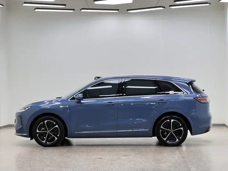 2025 Stelato SUV с пробегом 16 300 км