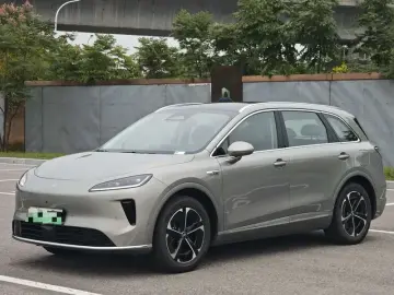 Stelato SUV