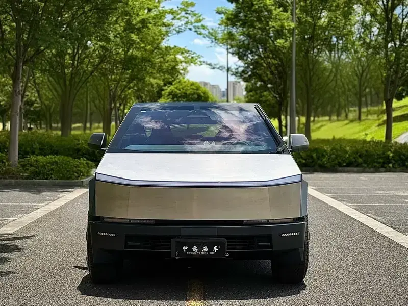 2025 Tesla Cyber Off-Road Traveler с пробегом 2 000 км