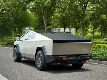 2025 Tesla Cyber Off-Road Traveler с пробегом 2 000 км