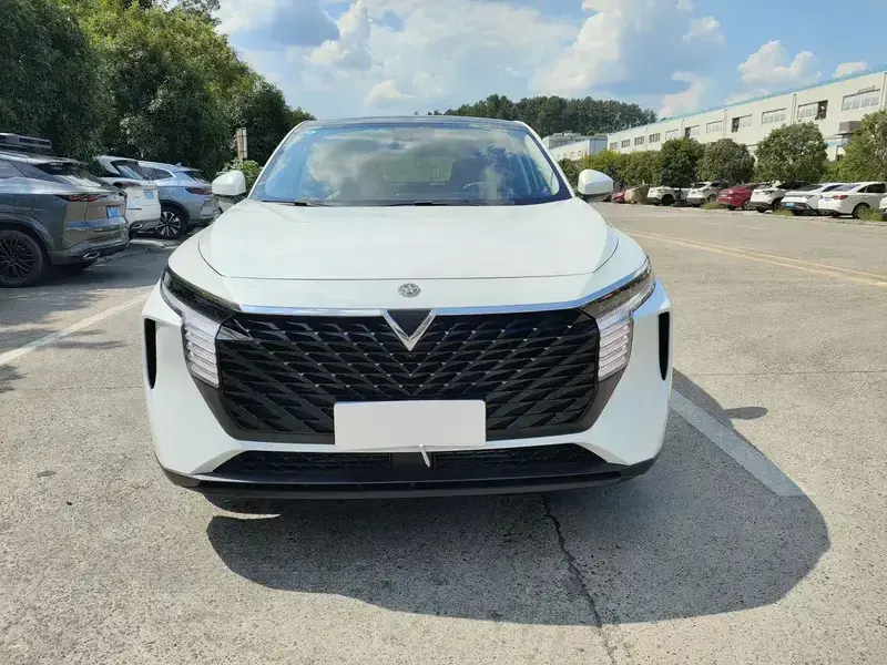 2023 Nissan Big V с пробегом 8 000 км