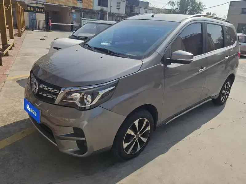 2017 Nissan M50V с пробегом 113 000 км