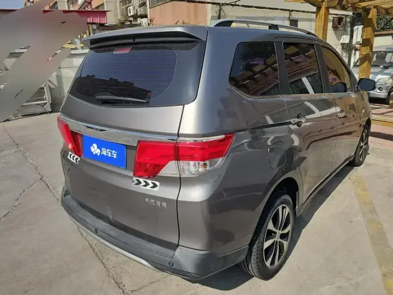 2017 Nissan M50V с пробегом 113 000 км