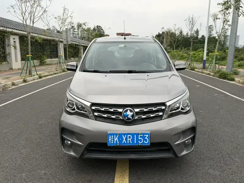 2017 Nissan M50V с пробегом 55 000 км