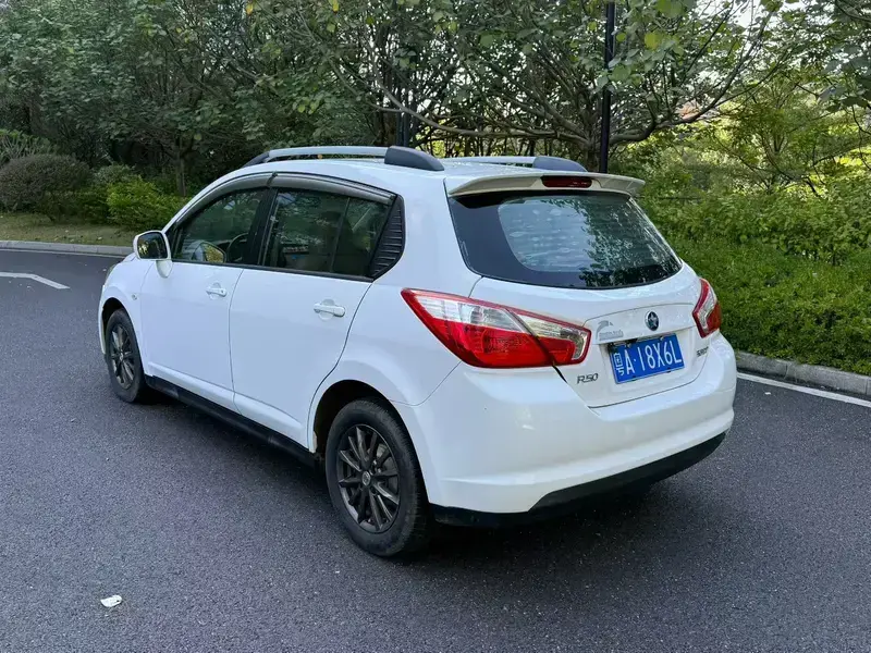 2014 Nissan R50 с пробегом 90 000 км