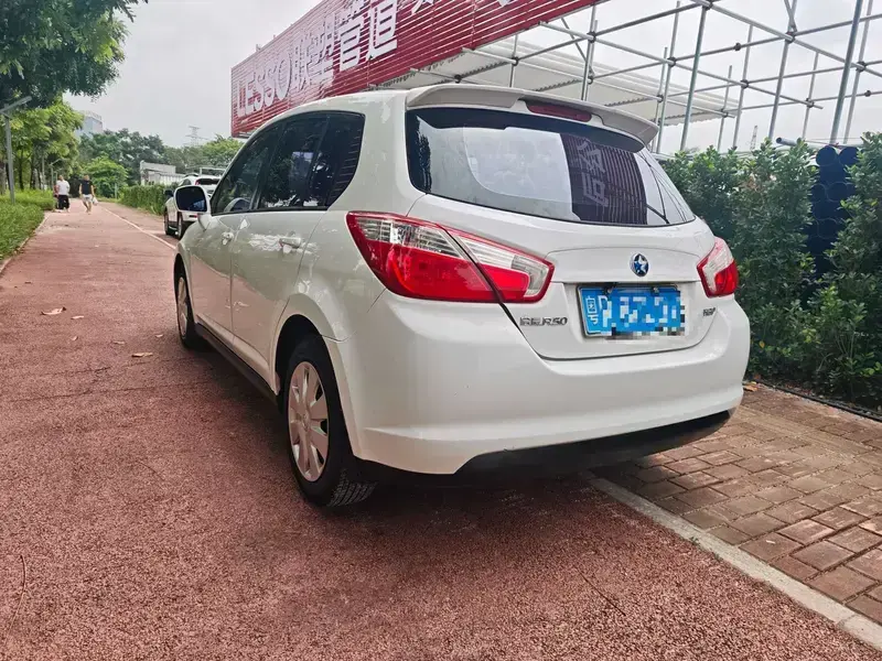 2015 Nissan R50 с пробегом 80 000 км