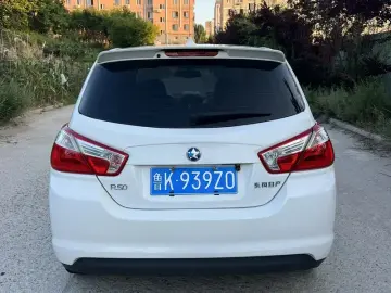 2013 Nissan R50 с пробегом 110 000 км
