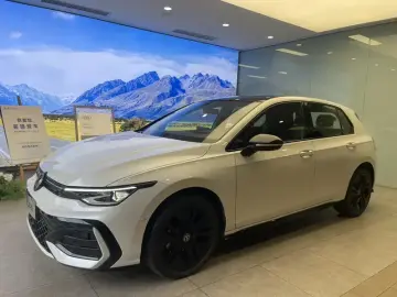 2025 Volkswagen Golf Electric с пробегом 17 000 км