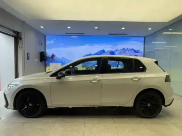 2025 Volkswagen Golf Electric с пробегом 17 000 км