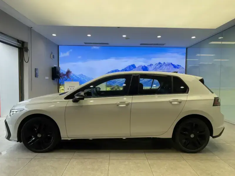 2025 Volkswagen Golf Electric с пробегом 17 000 км