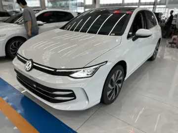 2025 Volkswagen Golf Electric с пробегом 9 000 км