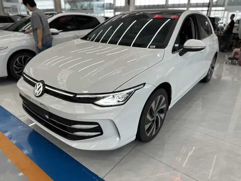 2025 Volkswagen Golf Electric с пробегом 9 000 км