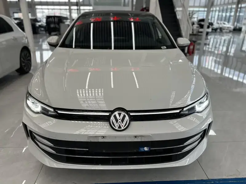 2025 Volkswagen Golf Electric с пробегом 9 000 км