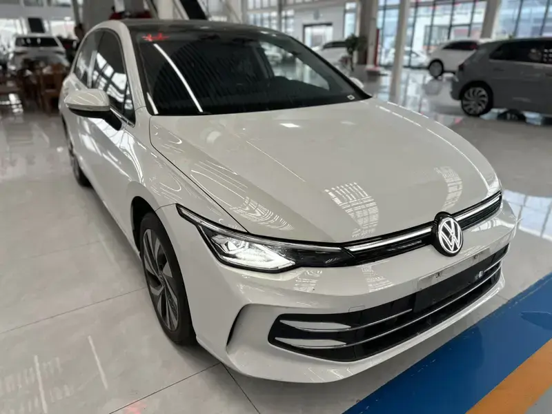 2025 Volkswagen Golf Electric с пробегом 9 000 км