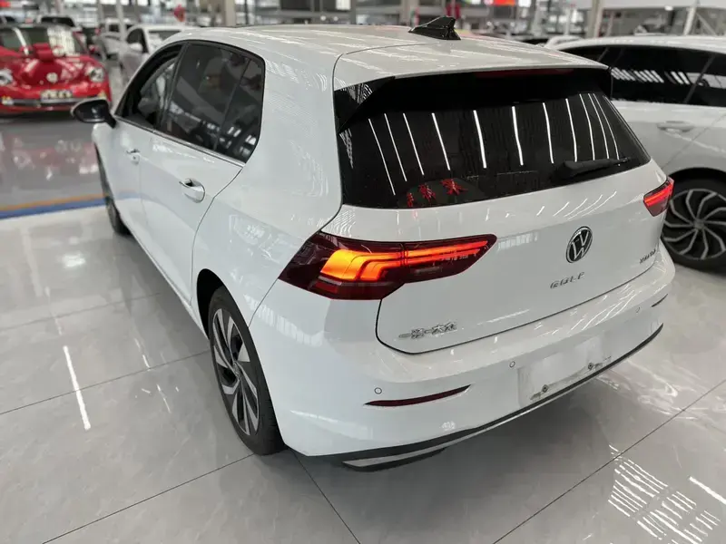 2025 Volkswagen Golf Electric с пробегом 9 000 км