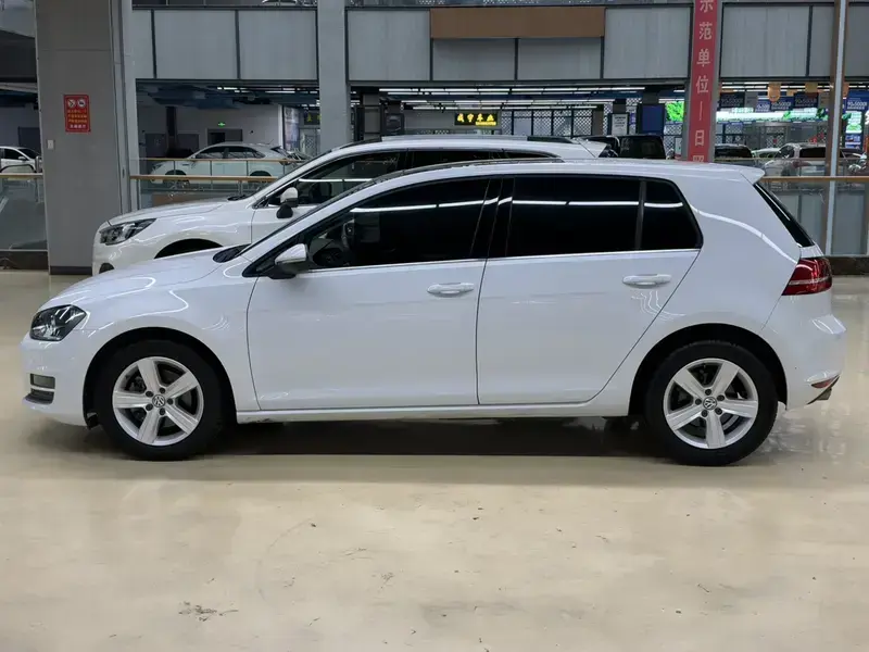 2016 Volkswagen Golf Electric с пробегом 50 000 км