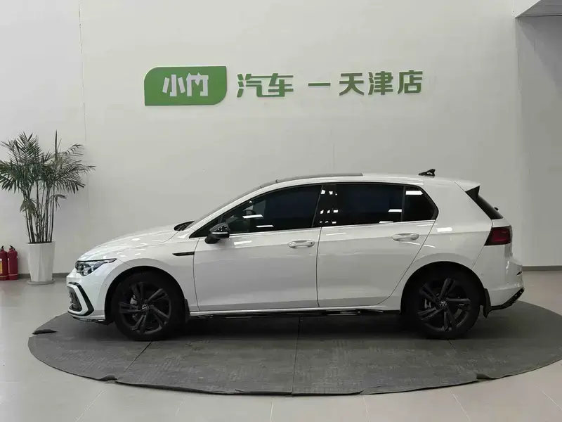 2023 Volkswagen Golf Electric с пробегом 8 000 км