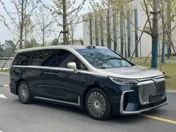 2025 Voyah Dreamer с пробегом 31 000 км