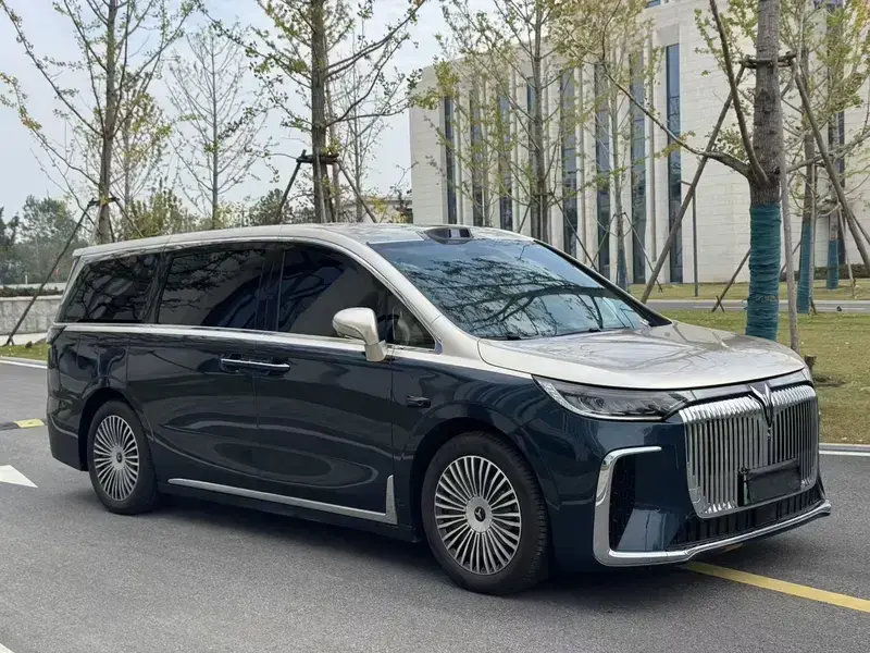 2025 Voyah Dreamer с пробегом 31 000 км