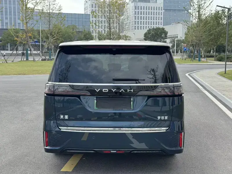 2025 Voyah Dreamer с пробегом 31 000 км