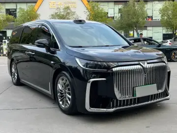 2025 Voyah Dreamer с пробегом 24 000 км