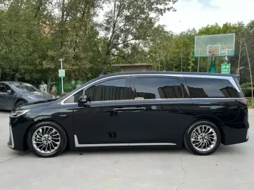 2025 Voyah Dreamer с пробегом 24 000 км